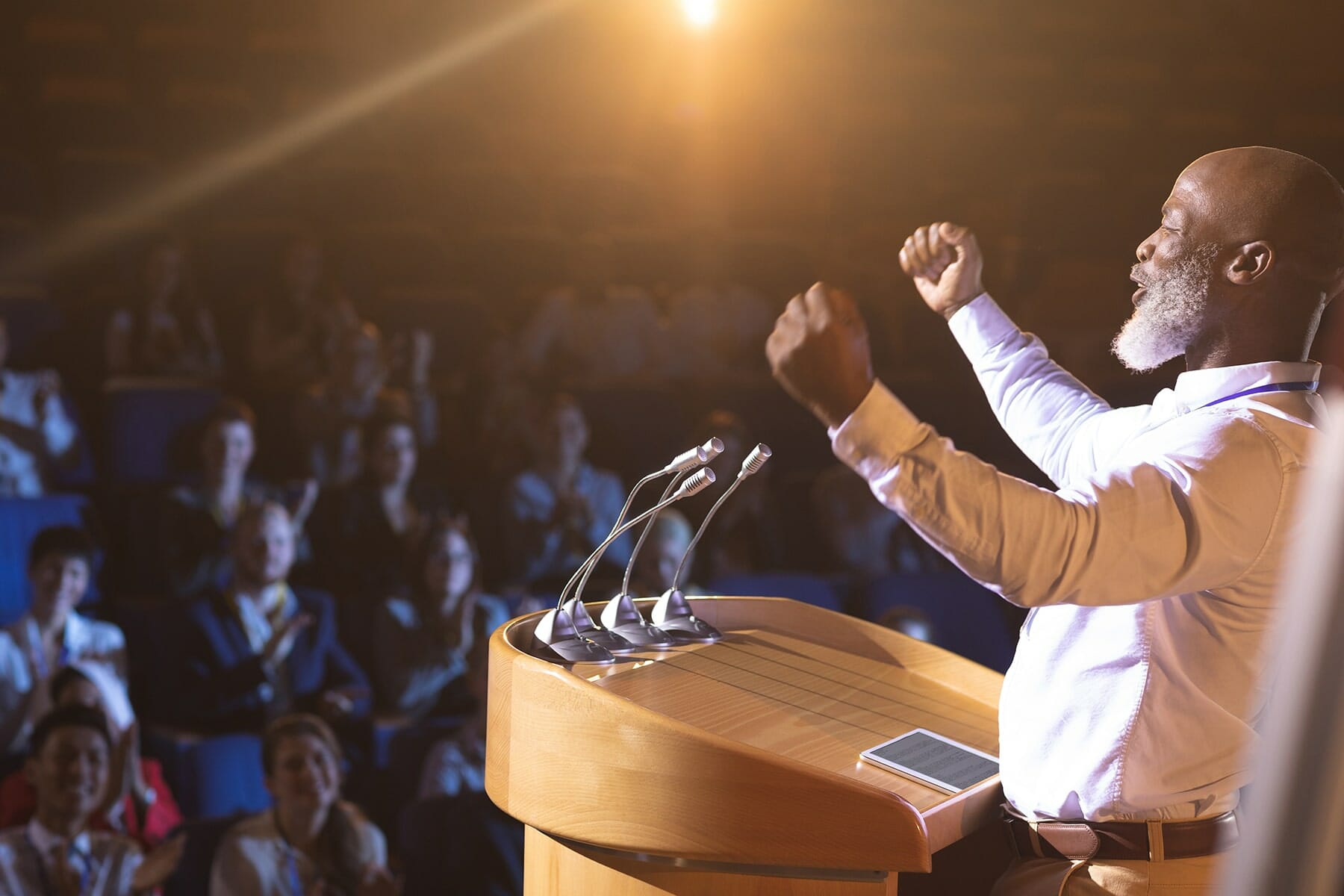 6 Public Speaking Tips to Become a Better Speaker 3